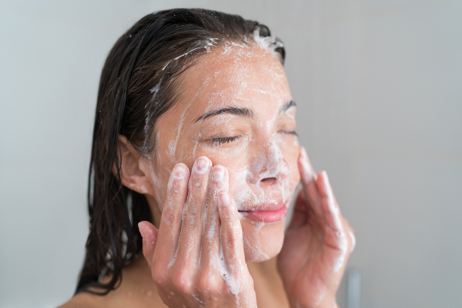 Different categories of face wash for various skin types